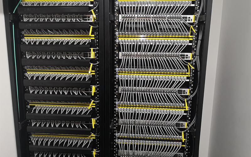 萬(wàn)拓科技-弱電機(jī)房建設(shè)-部分機(jī)柜布線